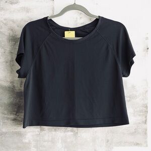 NWT Women’s All in Motion Black Short Sleeve Boxy Seamless Top – Size S
